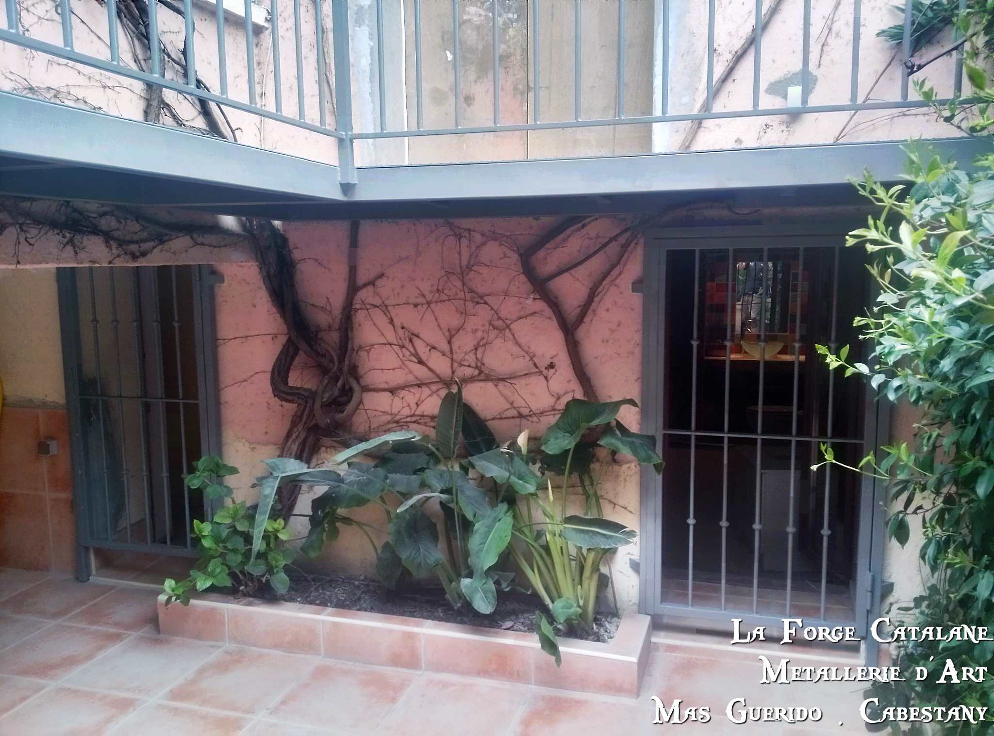 grille articulee barreaudages vertical bagues  forge catalane.jpg